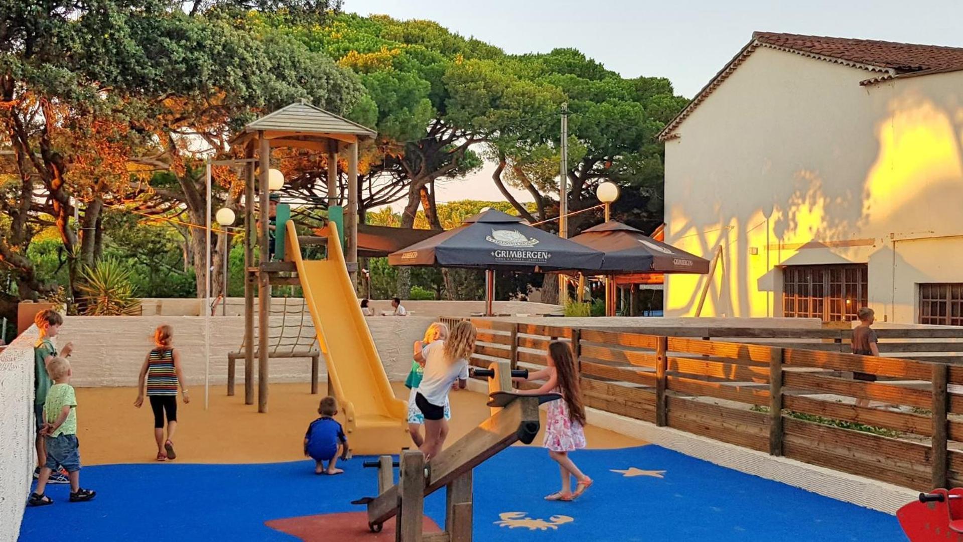 Camping Le Mediterranee Hyères Exteriör bild