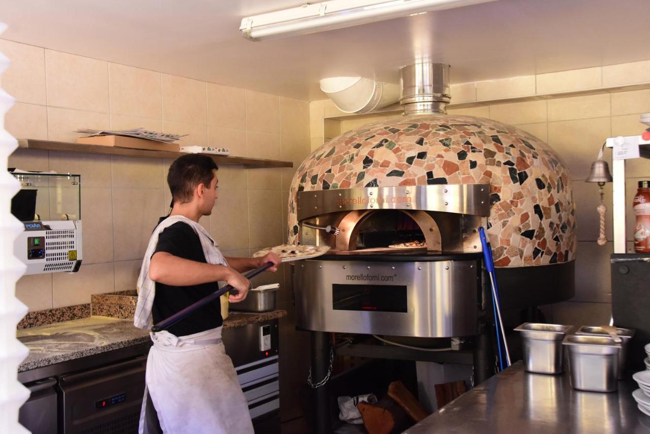 Camping Le Mediterranee Hyères Exteriör bild