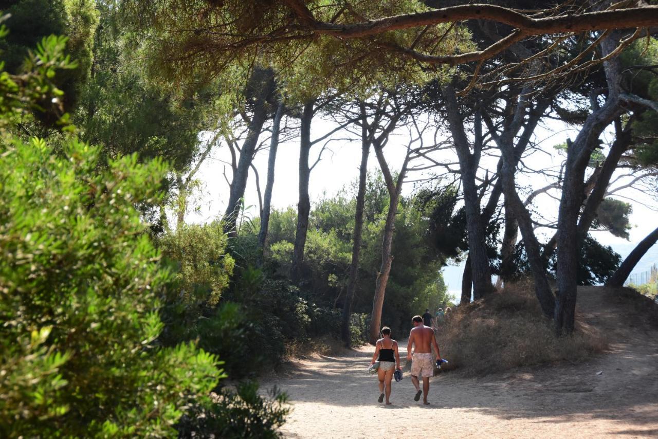 Camping Le Mediterranee Hyères Exteriör bild